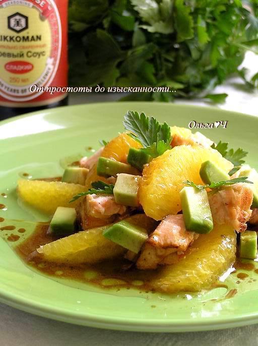 Фото к рецепту: Салат с лососем-гриль, апельсином и авокадо