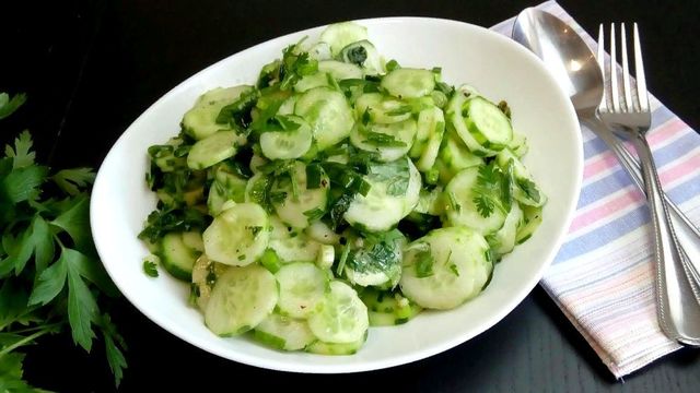 Фото к рецепту: Быстрый огуречный салат