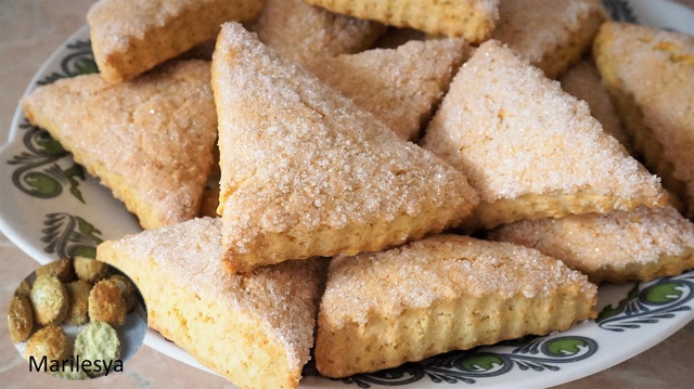Фото к рецепту: Печенье - сахарные треугольники