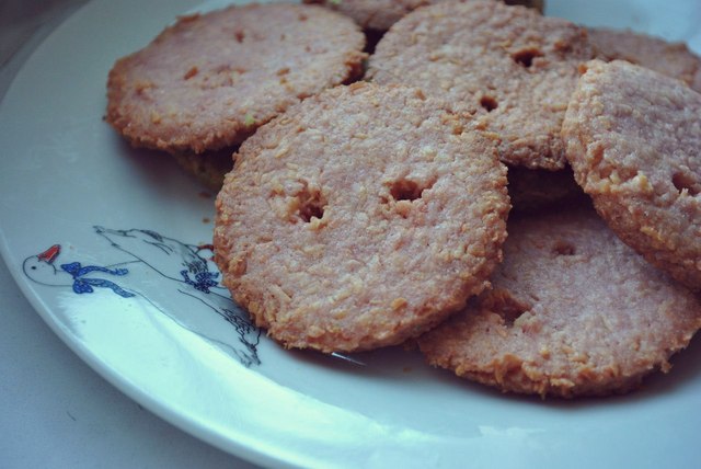 Фото к рецепту: Кокосовое печенье «пятачки»