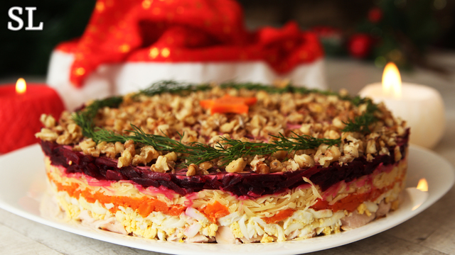 Фото к рецепту: Потрясающий салат к новогоднему столу! 