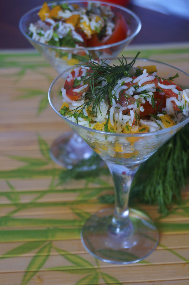 Фото к рецепту: Салат из овощей и риса