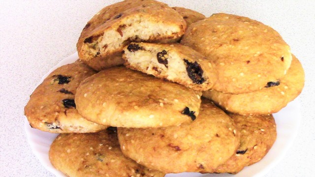 Фото к рецепту: Печенье с кунжутом и черносливом! ароматное и рассыпчатое!