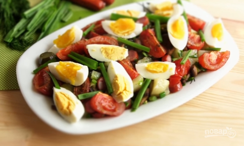 Салат "Сытный" с картофелем, яйцом и помидорами - фото шаг 6