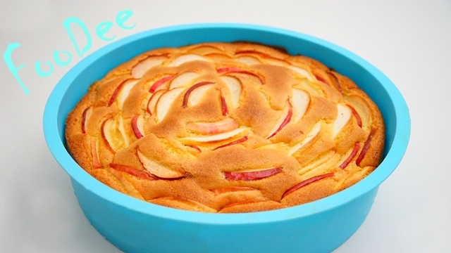 Фото к рецепту: Шарлотка с яблоками 🍏 самый вкусный и простой рецепт 🍏 