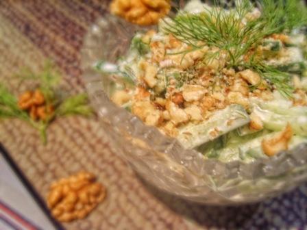 Фото к рецепту: Болгарский огуречный салат.