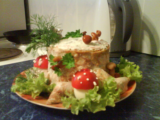 Фото к рецепту: Салат грибной пенёк 