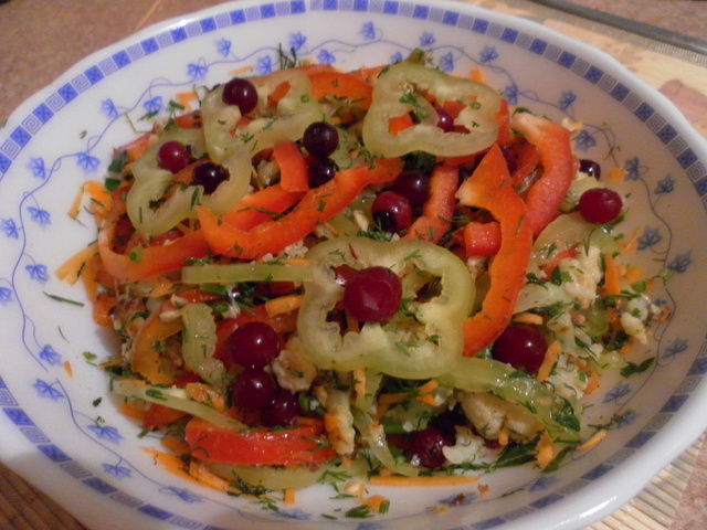 Фото к рецепту: Салат с цветной капустой