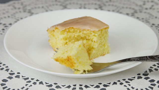 Фото к рецепту: Самый нежный и самый лимонный пирог