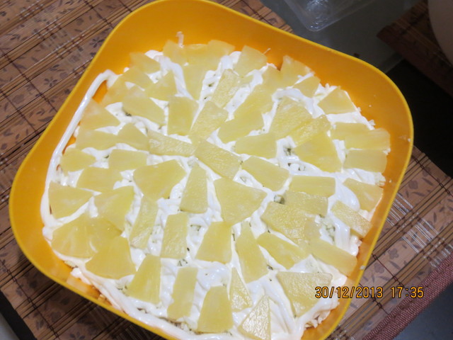 Фото к рецепту: Салат курочка с ананасом 