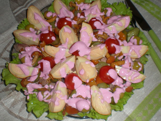 Фото к рецепту: Салат с языком закусочный 