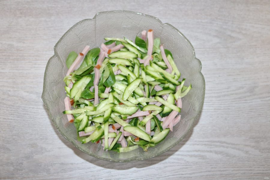 Зелёный салат с ветчиной - фото шаг 7