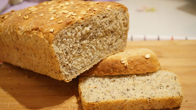 Фото к рецепту: Мультизлаковый домашний хлеб