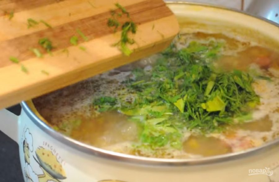 Гороховый суп с охотничьими колбасками и зеленью - фото шаг 4
