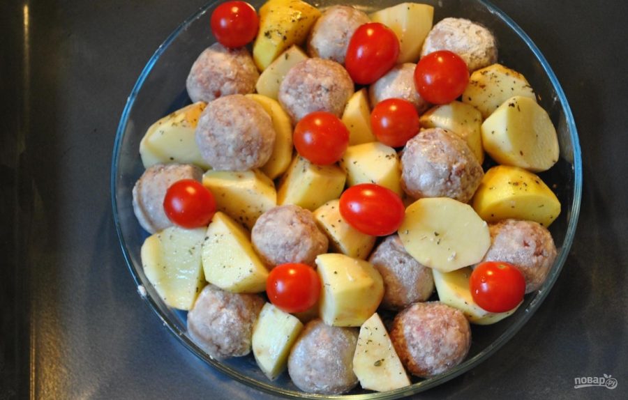 Запеченный картофель с фрикадельками - фото шаг 5