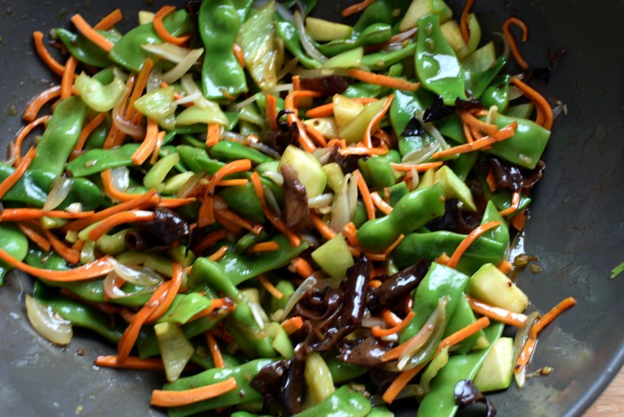Фрикадельки по-китайски с овощами в кисло-сладком соусе - фото шаг 9