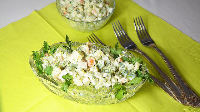 Фото к рецепту: Салат с картофелем и яйцом. 