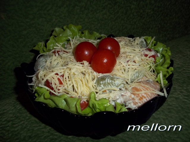 Фото к рецепту: Салат с макаронами и тунцом
