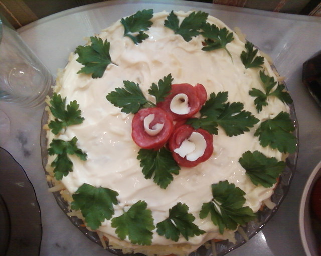 Фото к рецепту: Салат-торт улыбка весны 