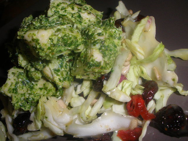 Фото к рецепту: курица с салатом. яркие впечатления. ресторан на диване 6. бранч.
