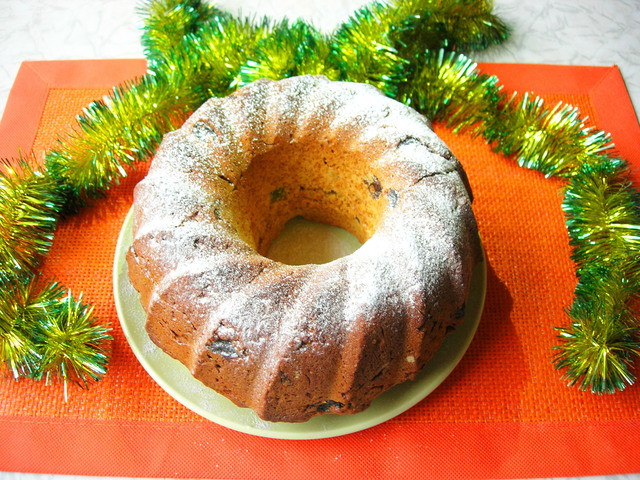Фото к рецепту: Имбирный кекс с изюмом и цукатами (без сахара)