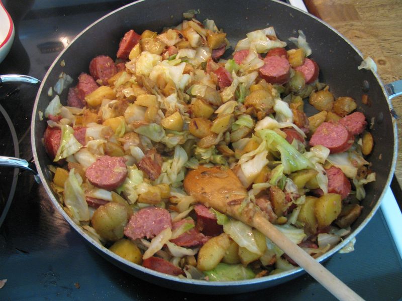 Жареная картошка с капустой - фото шаг 4