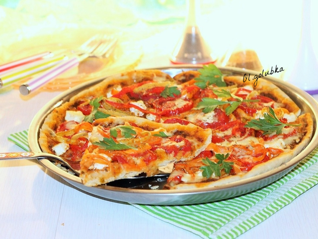Фото к рецепту: Пицца с жаренным сладким перцем