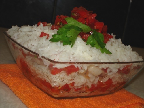 Фото к рецепту: Рисовый салат с морепродуктами и печеным перцем венецианский маскарад 