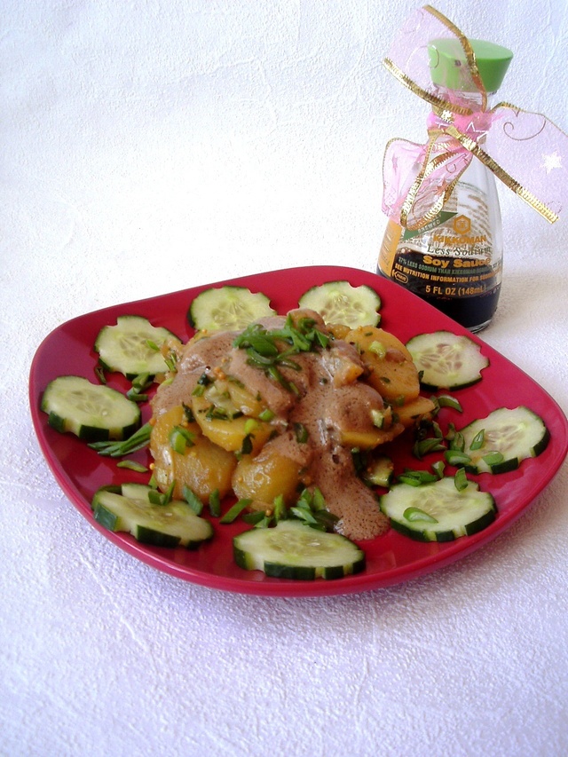 Фото к рецепту: Картофельный постный салат с пикантной заправкой.