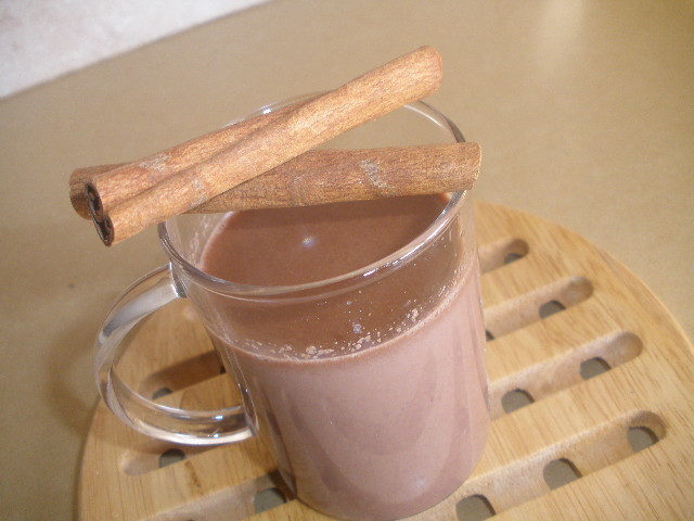 Фото к рецепту: Венесуэльский шоколадно-ромовый напиток