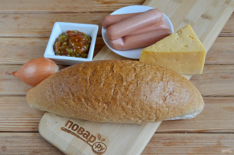 Хлебный ёжик с сосисками и сыром - фото шаг 1