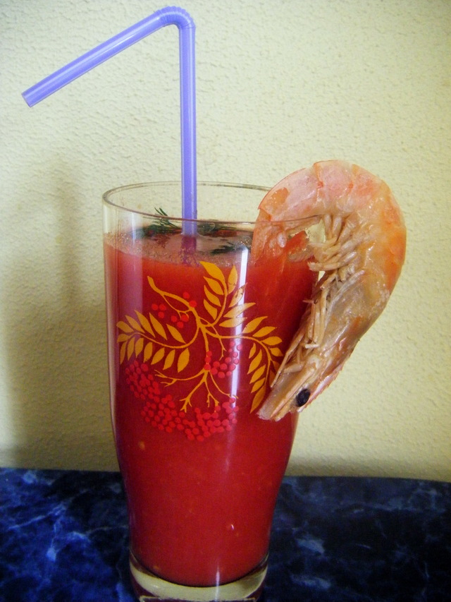 Фото к рецепту: Острый томатный коктейль