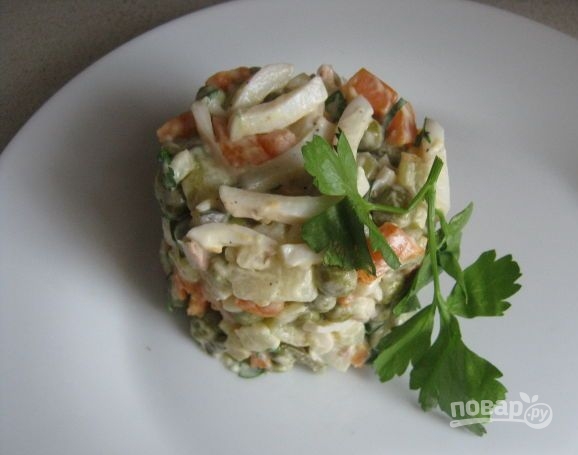 Салат с кальмарами и соленым огурцом - фото шаг 8
