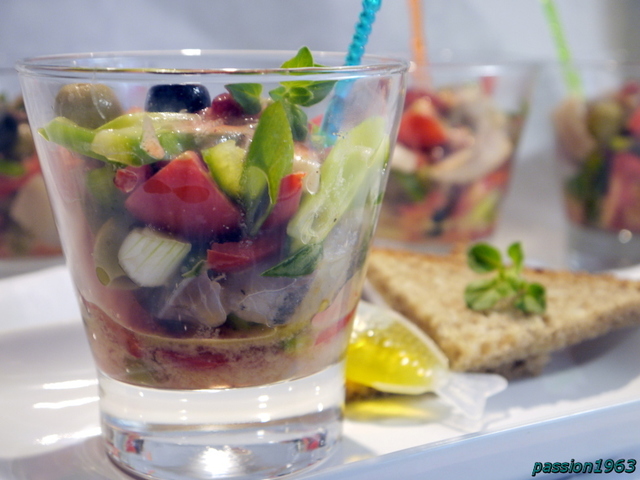 Фото к рецепту: Селедочный салат „средиземноморские мотивы“