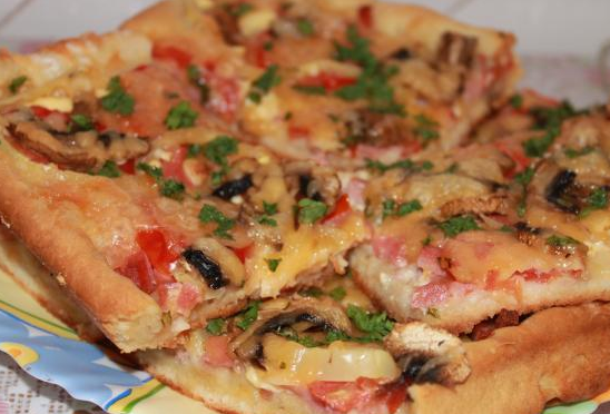 Пицца с колбасой и шампиньонами - фото шаг 7