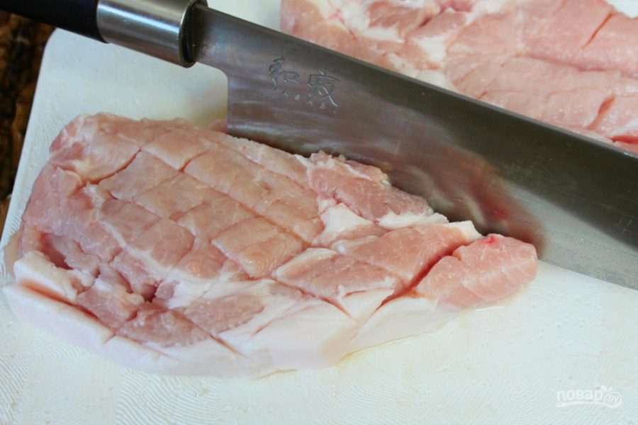 Свиная корейка с розмарином и чесноком в духовке - фото шаг 2