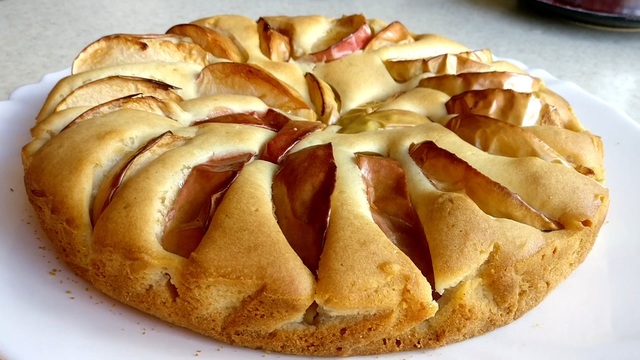 Фото к рецепту: Пирог загадочное искушение с яблоками