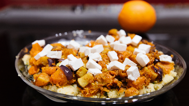 Фото к рецепту: Тёплый салат с кускусом и тыквой по-мароккански