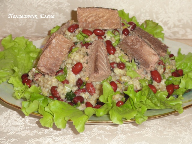 Фото к рецепту: Салат из гречки, пшена, фасоли и тунца. 