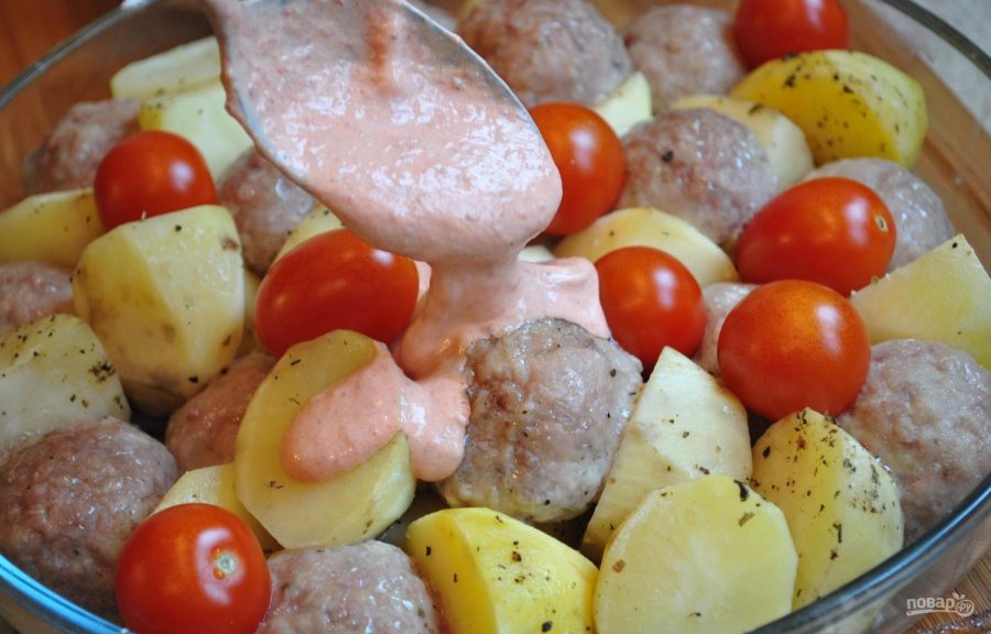 Запеченный картофель с фрикадельками - фото шаг 7