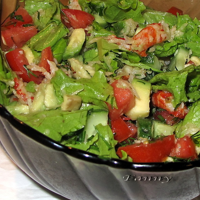 Фото к рецепту: Салат с раковыми шейками