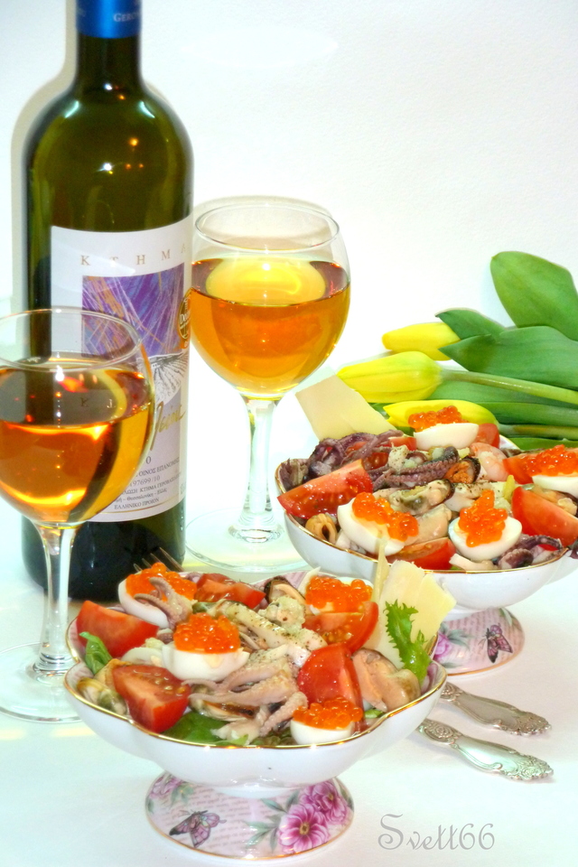 Фото к рецепту: Салат морская поэма для романтического ужина или прихода неожиданных гостей