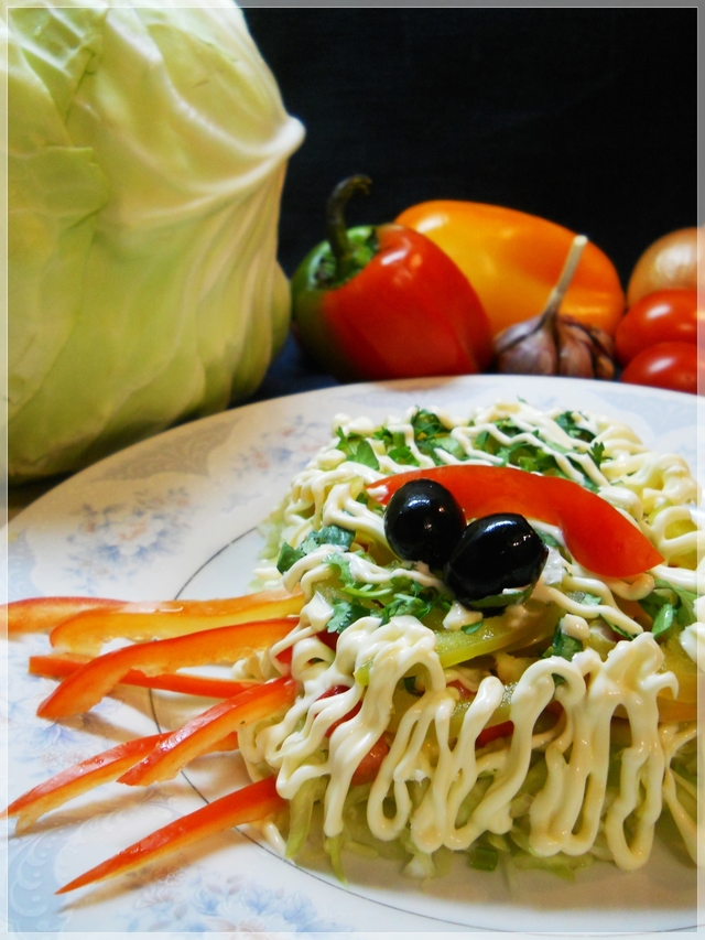 Фото к рецепту: Слоеный салат овощное чудо ! дуэль.