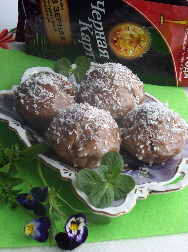 Фото к рецепту: Шоколадно-кокосовые кексы малышки 