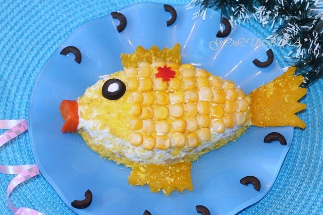 Фото к рецепту: Детский салат золотая рыбка 