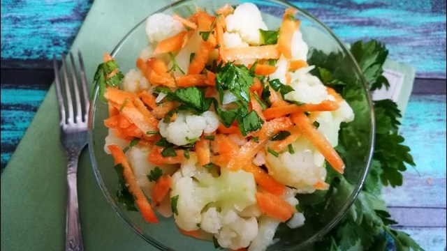 Фото к рецепту: Салат из цветной капусты с морковкой