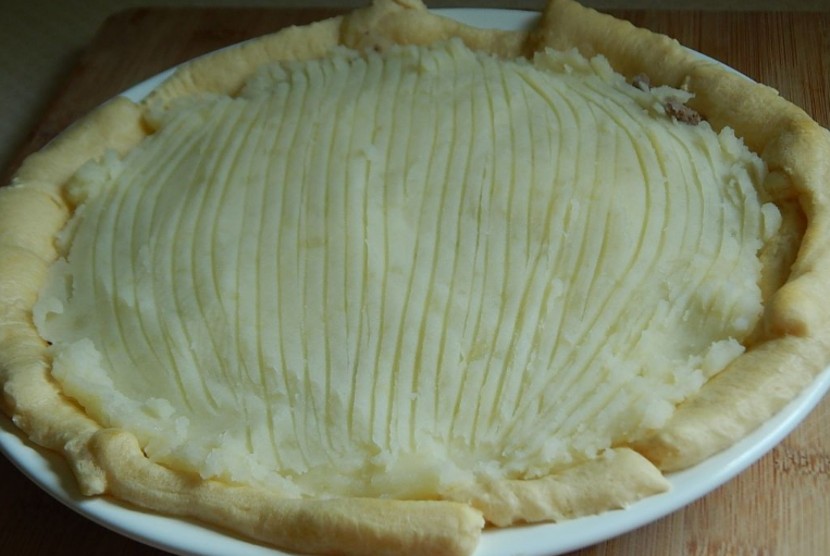 Заливной пирог с мясом и картошкой - фото шаг 3