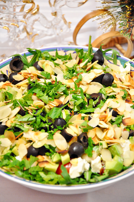 Фото к рецепту: Салат с рукколой, авокадо и фетой арлекин 