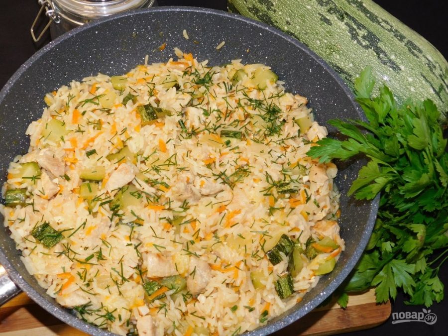 Мясная сковорода с рисом и кабачками - фото шаг 6