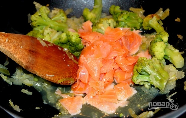 Рисовая лапша с лососем и брокколи - фото шаг 4